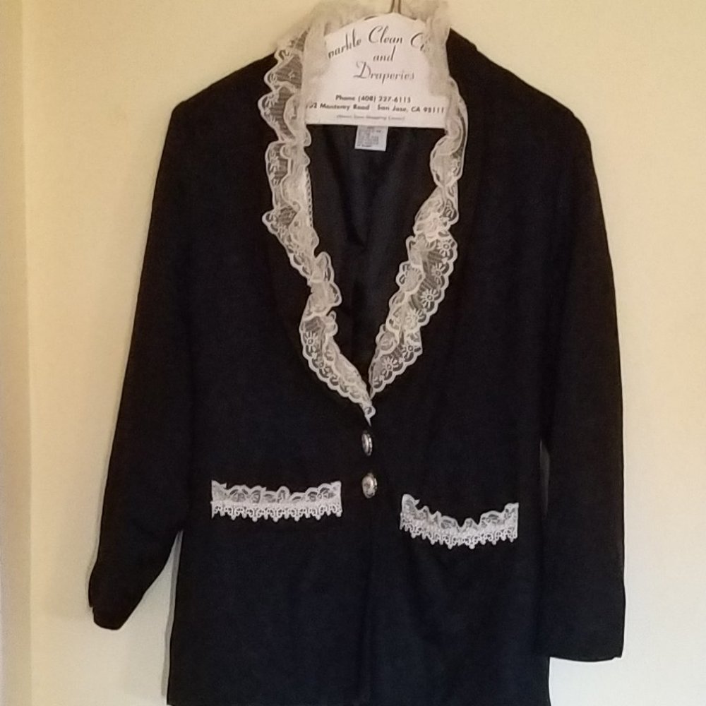 Lace n pearls blazer